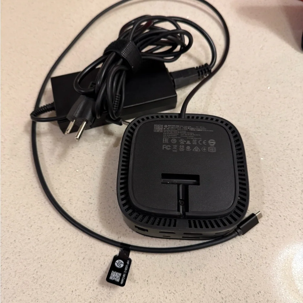 HP Black Charging Station